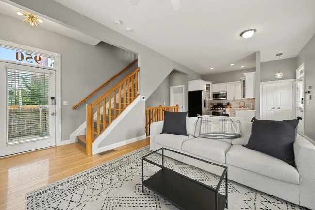 Photo - 950 N 6th St