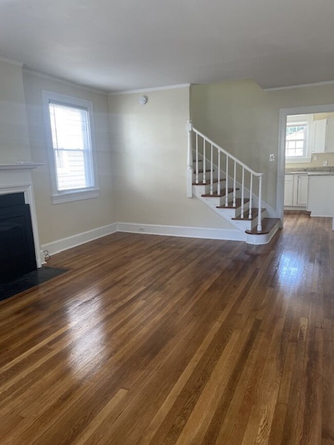 Building Photo - 423 Avondale Dr