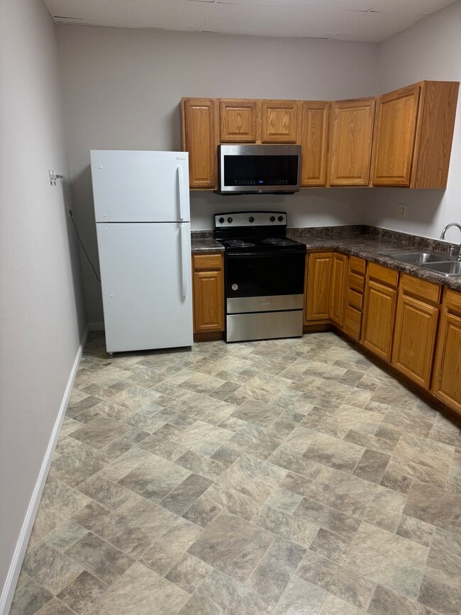 Kitchen - 104 N Water St Unit 3