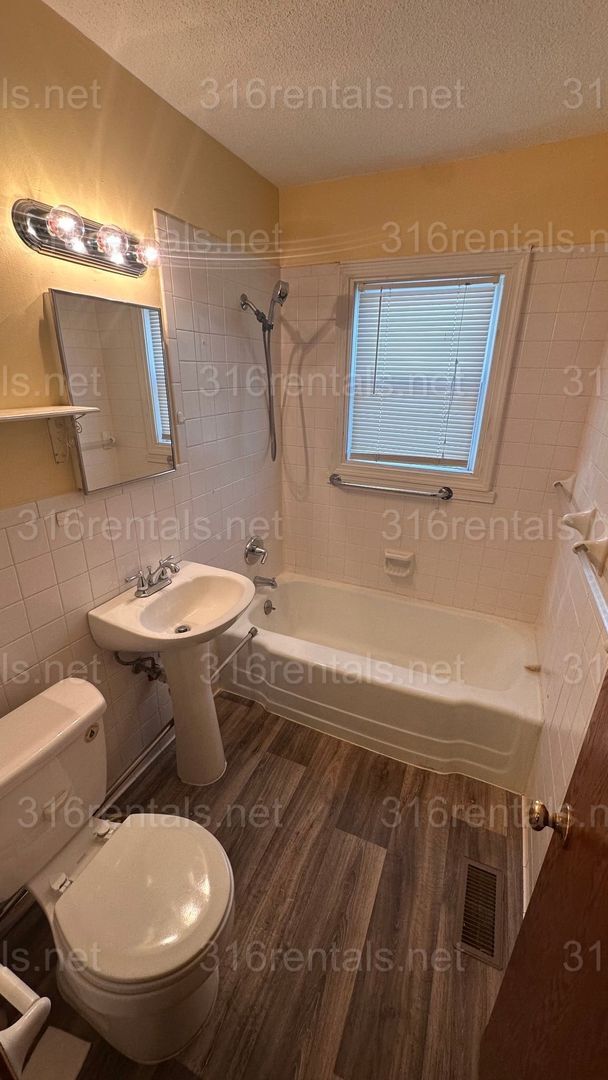 Photo - $675 - 2 bed 1 bath - Duplex Unit 225