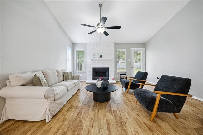 Photo - 17504 Klamath Falls Dr