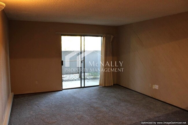 Photo - 1 Bedroom, 1 Bathroom Condo – Approx. 605 Sq. Ft.