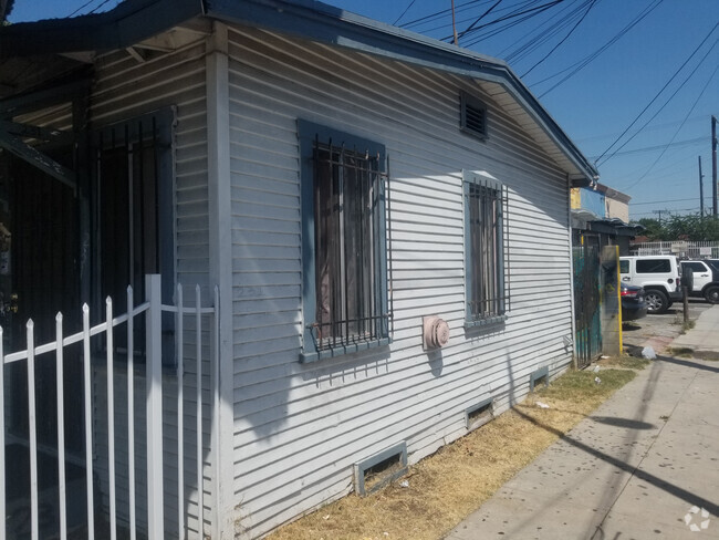 Building Photo - 3850 S Broadway Rental