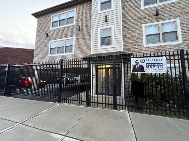 Photo - 602 E 22nd St Apartments Unit 3