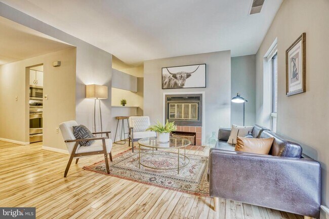 Photo - 536 S Charles St Unit R77