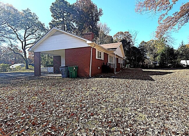 Photo - 664 Denning Pl