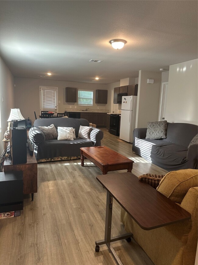 Photo - 411 Armstrong St