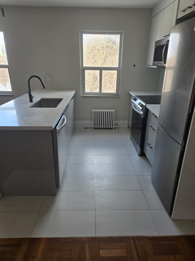 Photo - 1911 Bayview Ave