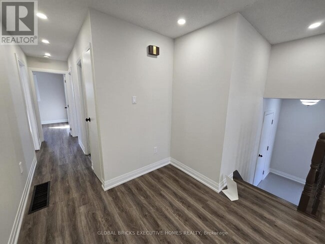 Photo - 3285 Lansdown Dr
