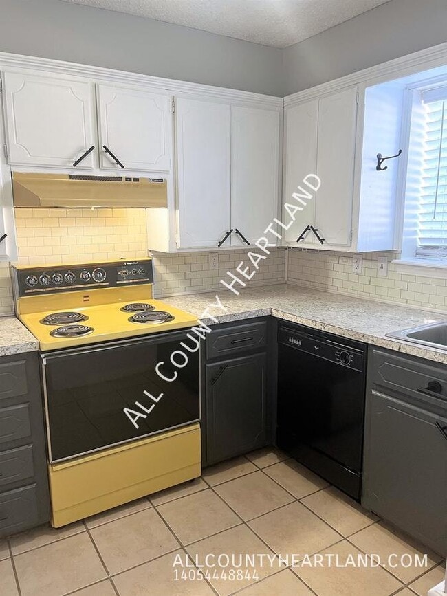 Photo - 221 Jason Dr