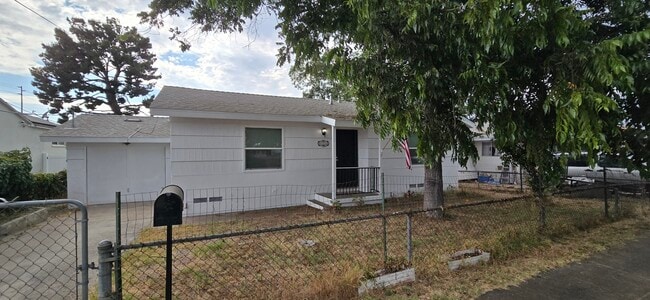 Building Photo - 656 Prescott Ave Rental