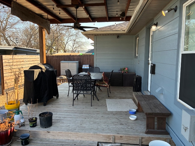 Photo - 404 Bryson St