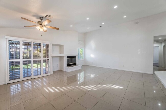 Photo - Very Cute Single Story Home For Lease !