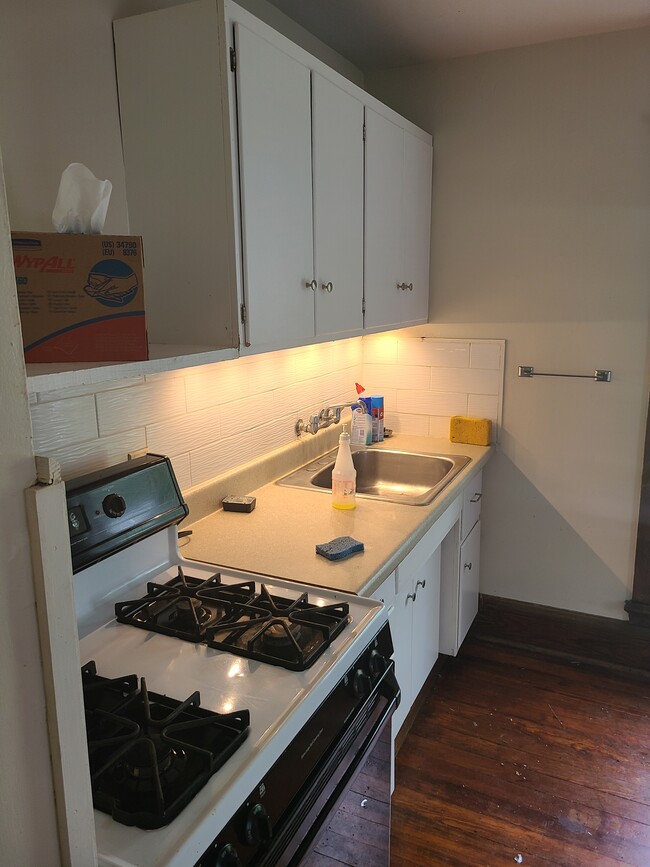 Photo - 460 S Main St Unit Upstairs