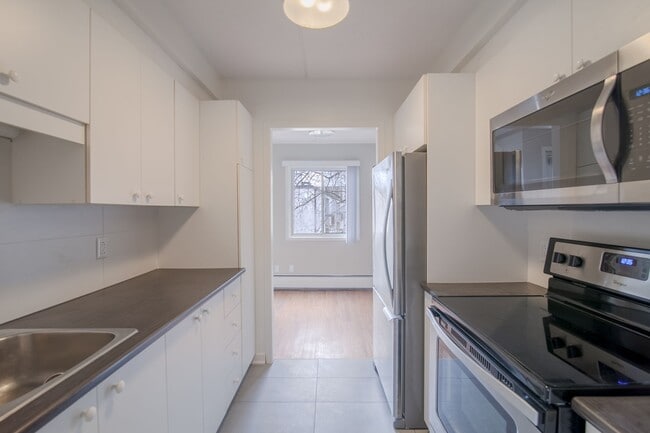 Building Photo - 705 Boulevard Churchill Unit 307