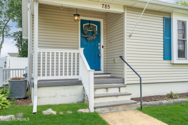 Photo - 785 Garfield Ave