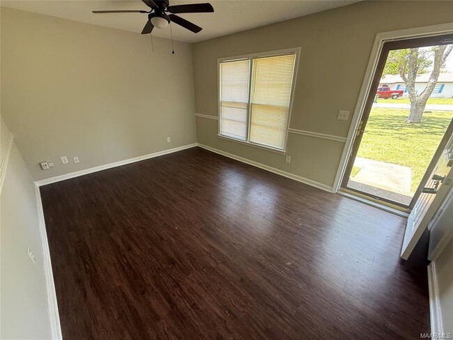 Photo - 3211 Hackberry Ln