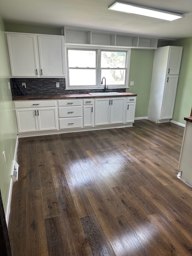 Kitchen - 505 W 52nd St Casa