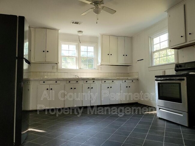 Photo - 896 Dorothy St