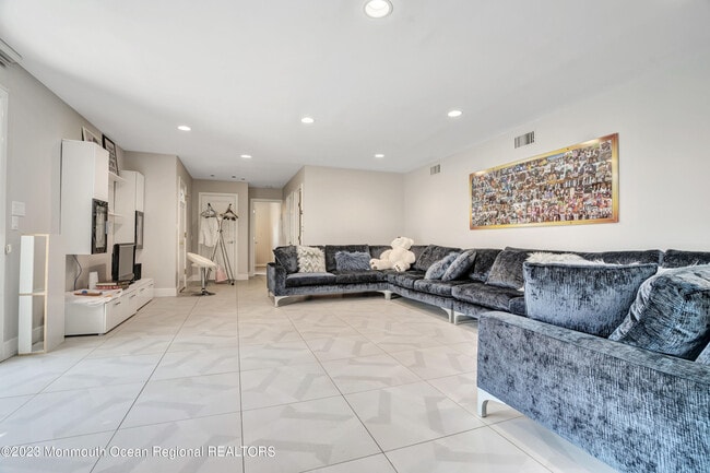 Photo - 278 Lake Ave