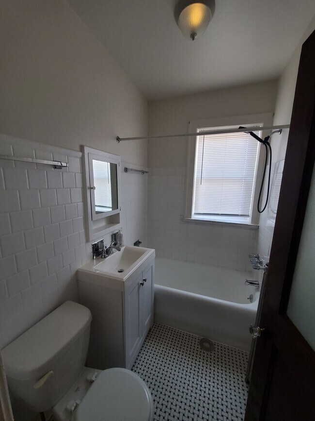 Photo - 2342 N Spaulding Ave Unit 308