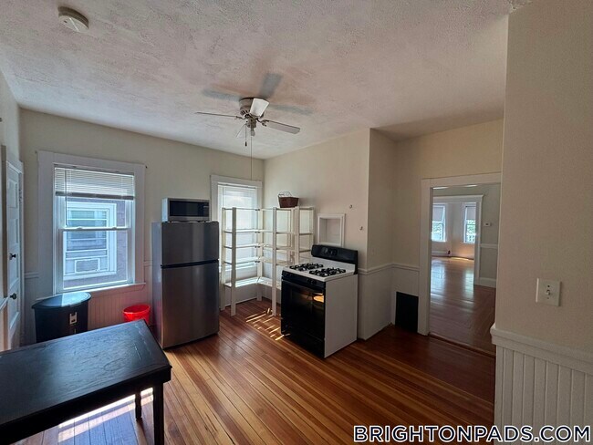 Photo - 17 Hunnewell Ave Unidad 2