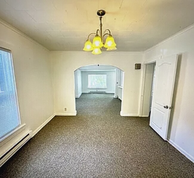 dining room and family room - 116 Parce Ave Unit First floor - Apartment 1