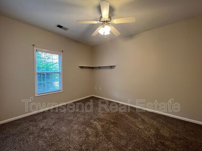 Photo - 621 Marshtree Ln