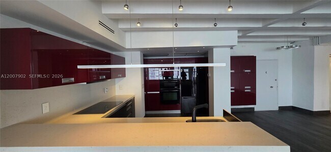 Building Photo - 5255 Collins Ave Unit 7G