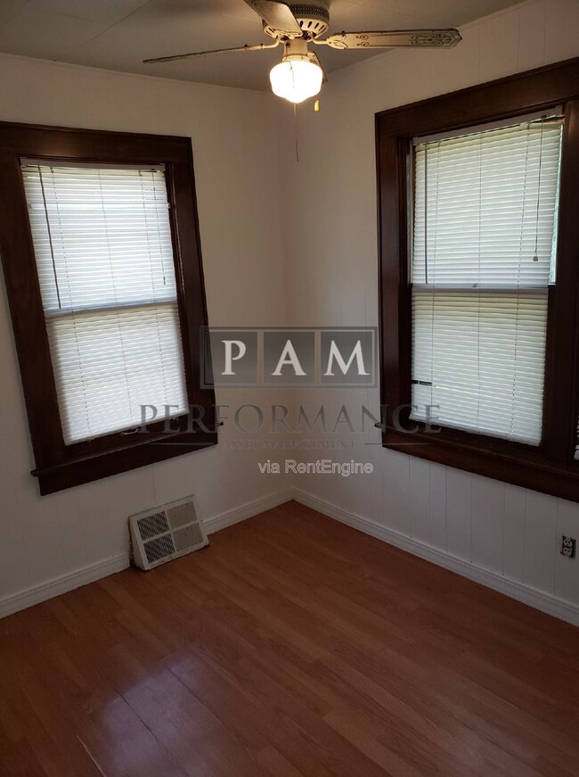 Photo - 3770 E Holmes Ave