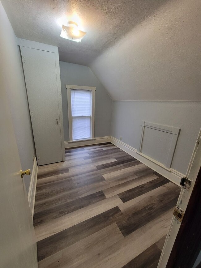 Photo - 723 W 1st St Unit 1/2