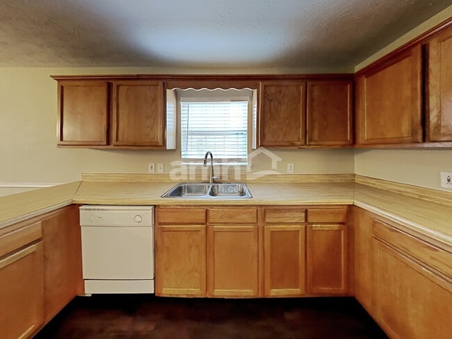 Photo - 7411 Meadowwood Way