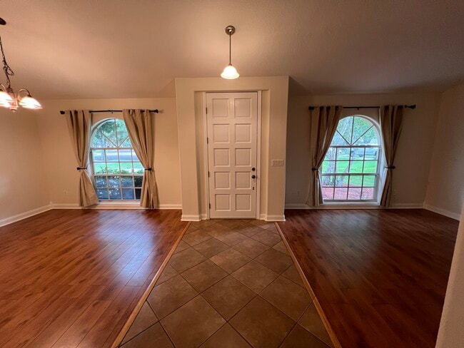 Photo - 345 Silver Pine Dr