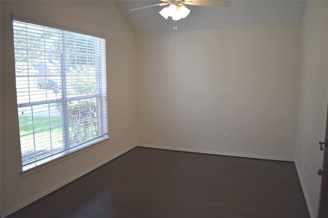 Photo - 15318 Ochre Leaf Trail