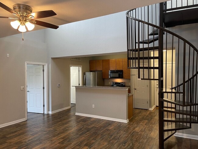 Photo - WEST CAMPUS PENTHOUSE  2/2 + Loft, 2 parking Unit 500