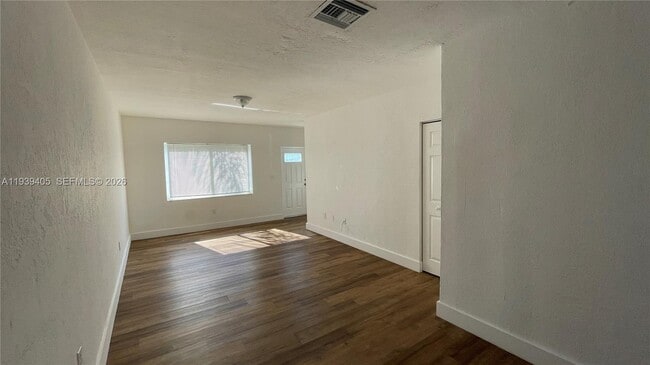 Photo - 209 Northwest Dr