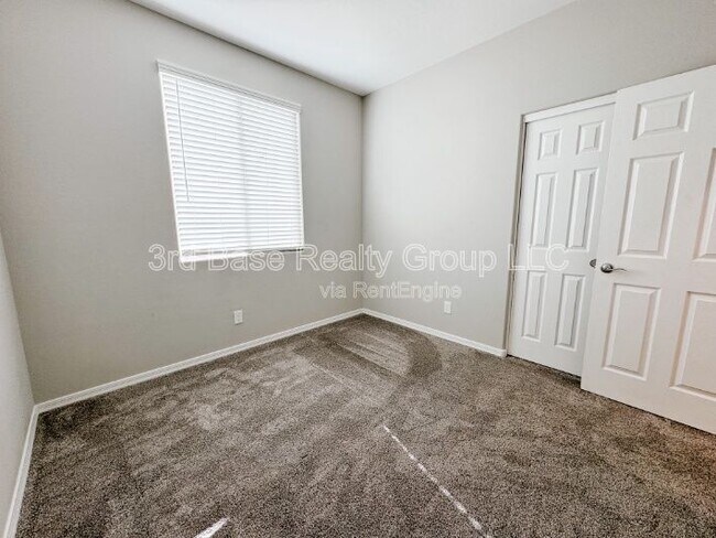 Photo - 20167 W Buchanan St