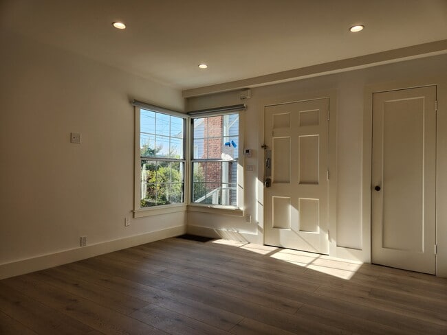 Photo - 530 Richmond St