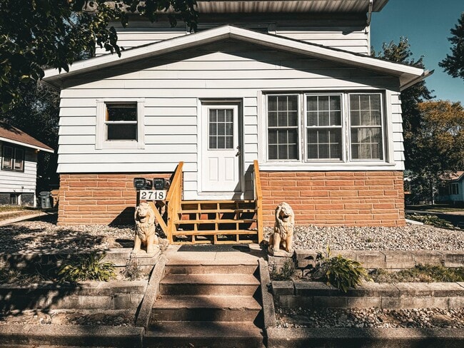 Building Photo - 2718 Commercial Ave Unit 2718 Commercial Ave #1