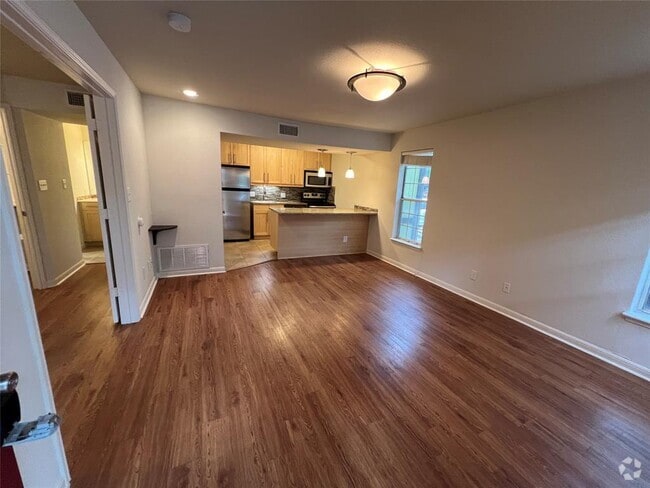 Building Photo - 7685 Northcross Dr Unit 909 Rental