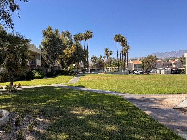Building Photo - Nice and Desirable place to Live Unit 93 Rental