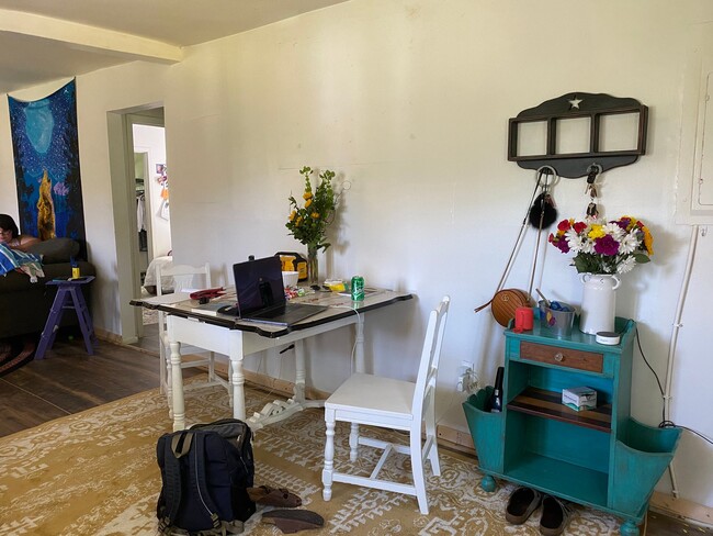 Photo - 207 Poplar St
