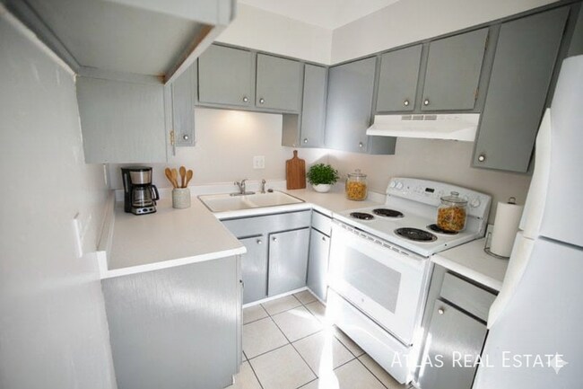 Photo - 4414 N Chestnut St Unit 2