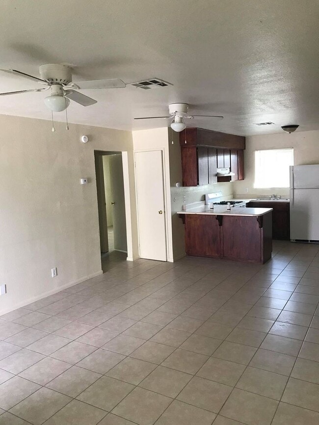 Photo - 140 W B St Unit Apt C