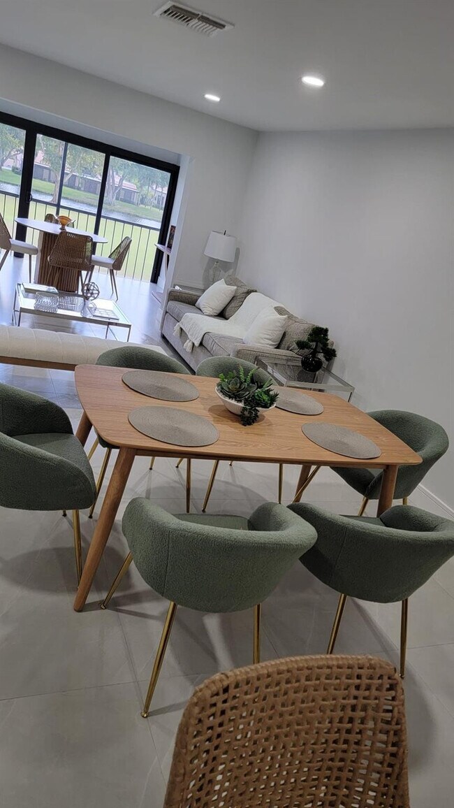 Photo - 9319 Pecky Cypress Ln Unit 19d