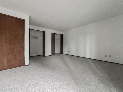 Building Photo - AVAILABLE NOW! Thoughtfully Updated Kingsgate Home with Fireplace and Fenced Yard Unit B