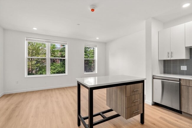 Photo - 40 Centre St Unidad 207