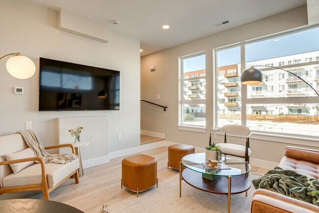 Photo - 4100 E Warren Ave Unidad ID1385706P