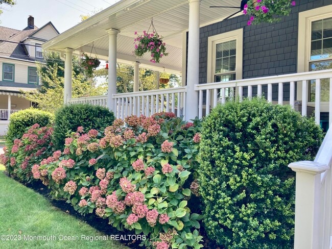 Photo - 600 Sixth Ave