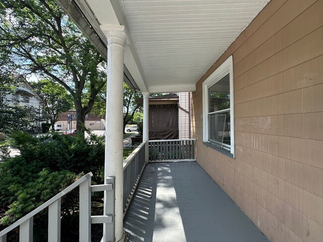 Photo - NICE 3 BEDROOMS WITH FULL BATH MOVE-IN READY!